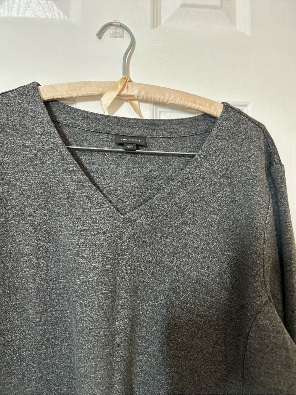 J. Jill Gray Knit Tunic Top Women’s V-Neck 3/4 Sleeve Button Hem Stretch Casual - Picture 13 of 14